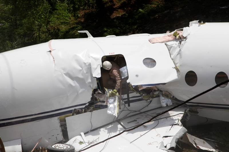 Illustration for article titled Este avión que volaba de Austin a Honduras se estrelló y se rompió por la mitad, pero todo el mundo ha sobrevivido